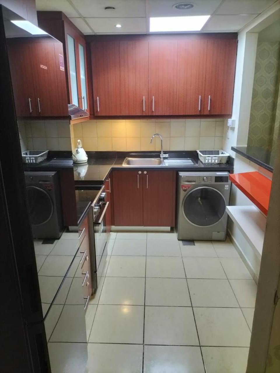 Elan Rimal Suites Дубай Екстериор снимка